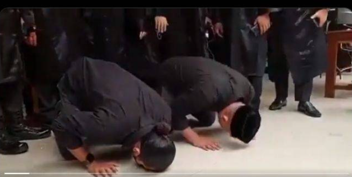 Bebas dari Pidana, Dua Polisi yang Menembak Mati Anggota FPI Sujud Syukur